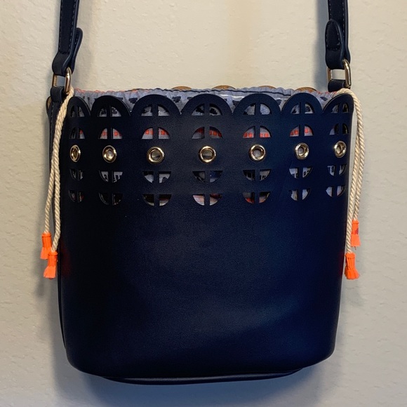Stella & Dot Marin Bucket Crossbody Bag - Picture 7 of 16